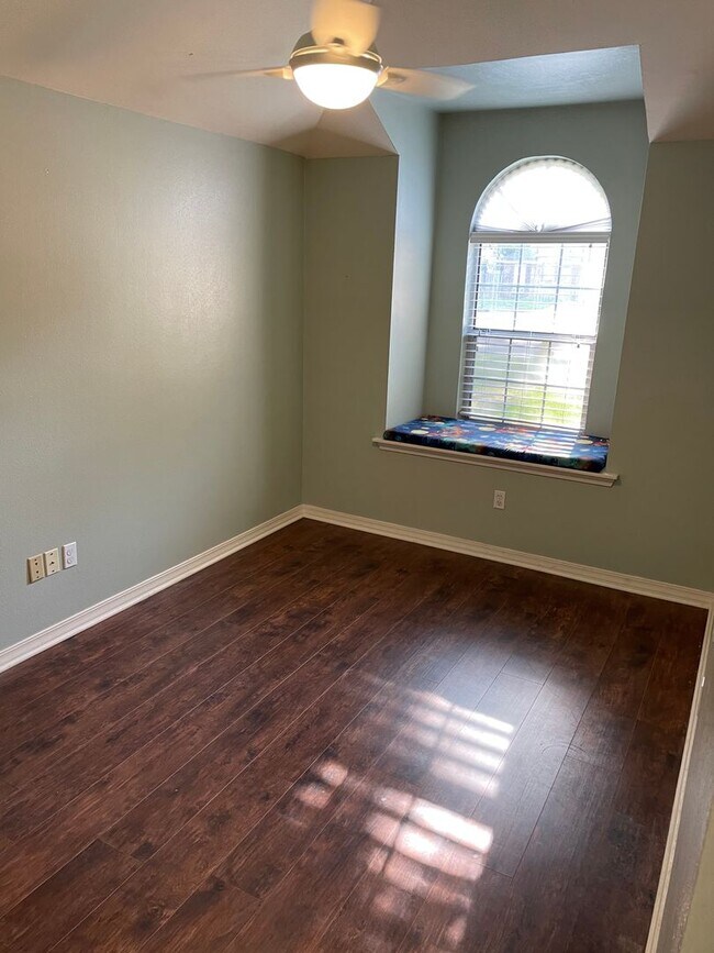 Building Photo - 1336 Pecan Square
