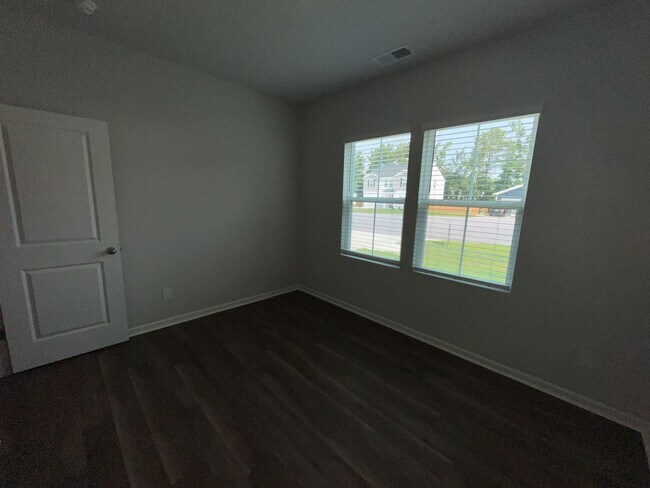 Building Photo - 503 Sandy Holw Dr