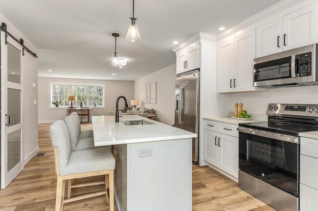 Building Photo - 27 Birch Hl Ln