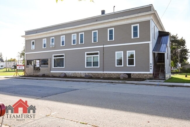 Building Photo - 205 N Maple St