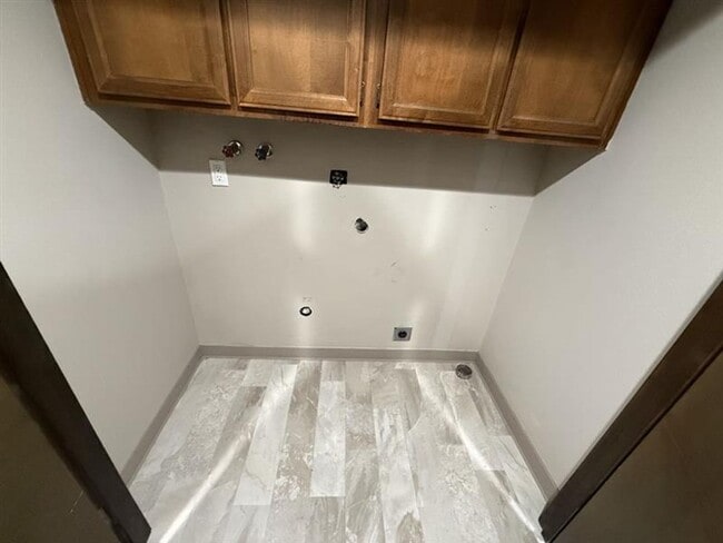 Building Photo - 18807 SW Butternut St