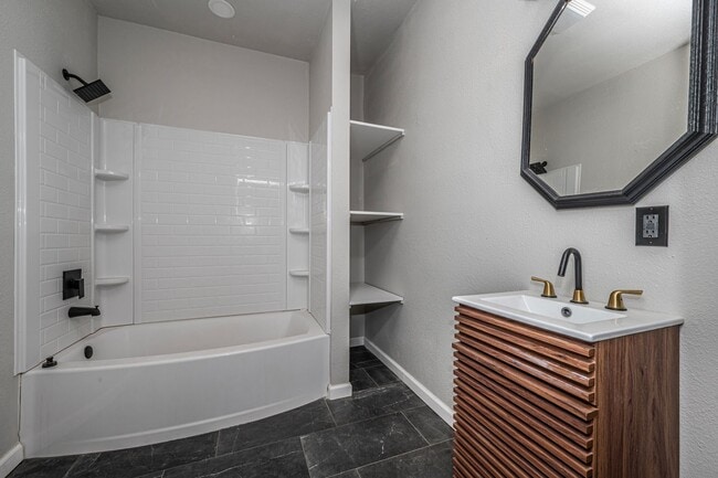 Building Photo - New 3 Bedroom 2 Bath on Stanley SW