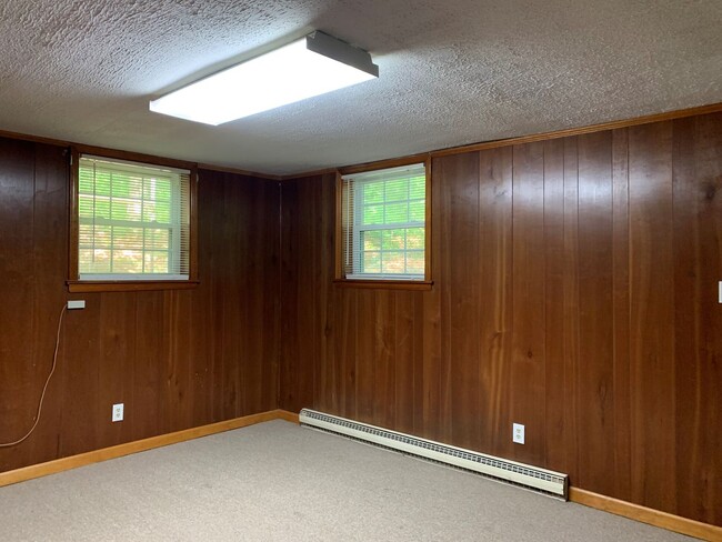 Building Photo - Split Foyer Home in Rustburg