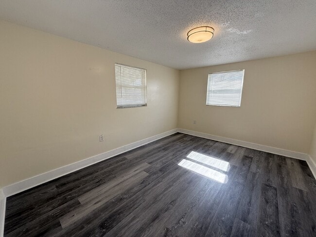 Building Photo - "Charming 3-Bedroom Home with Granite Countertops on Sunfish Drive, Hudson, FL!"