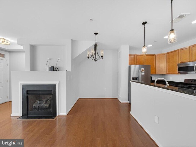 Building Photo - 6055 Wicker Ln