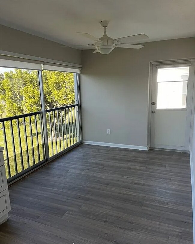 Building Photo - 6824 Sandtrap Dr N