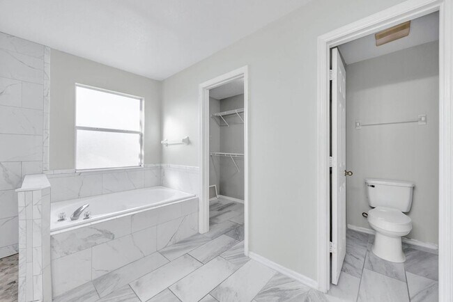 Building Photo - Nice 3/2.5 Home in East Orlando with 2-Car Garage