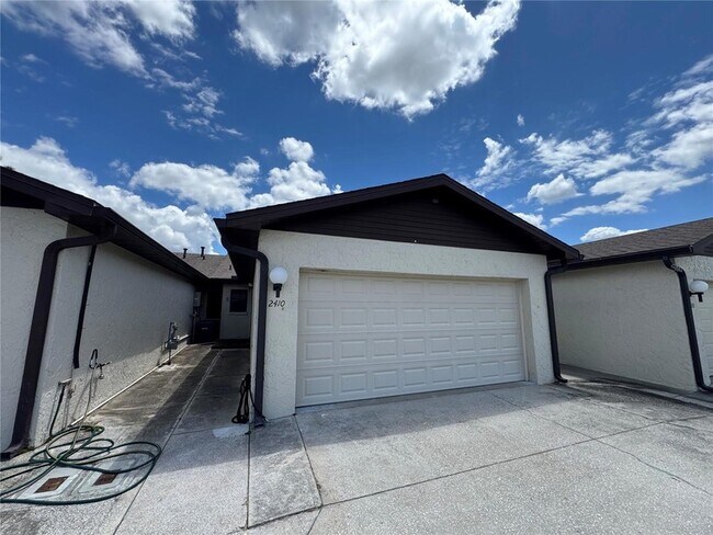 Building Photo - 2410 Hartridge Point Dr W