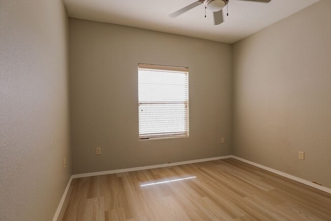 Building Photo - Beautiful 4 bedroom, 2 bath home