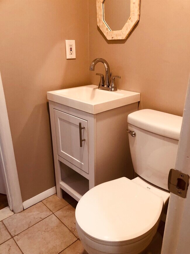 Building Photo - 4 Green Valley Ct