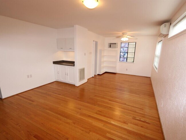 Building Photo - 1415 Harold St