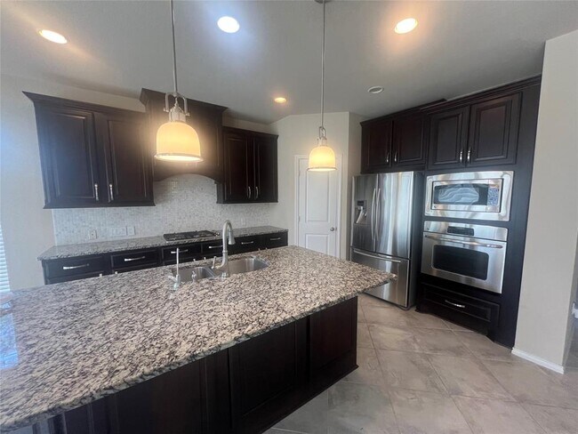 Building Photo - 2911 Meadows Pond Ln