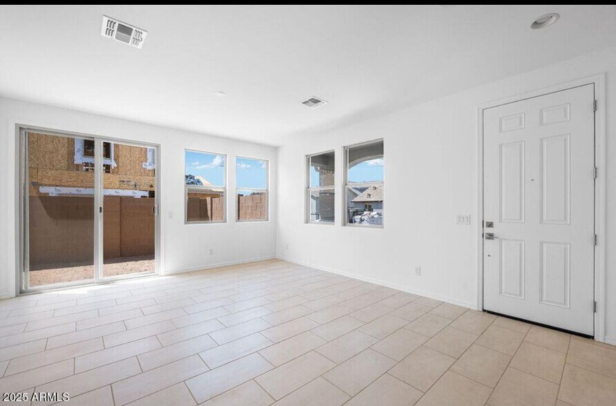 Building Photo - 14663 W Sand Hills Rd