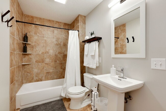 Building Photo - Charming 5-Bed Home with Hardwood Elegance in Minneapolis