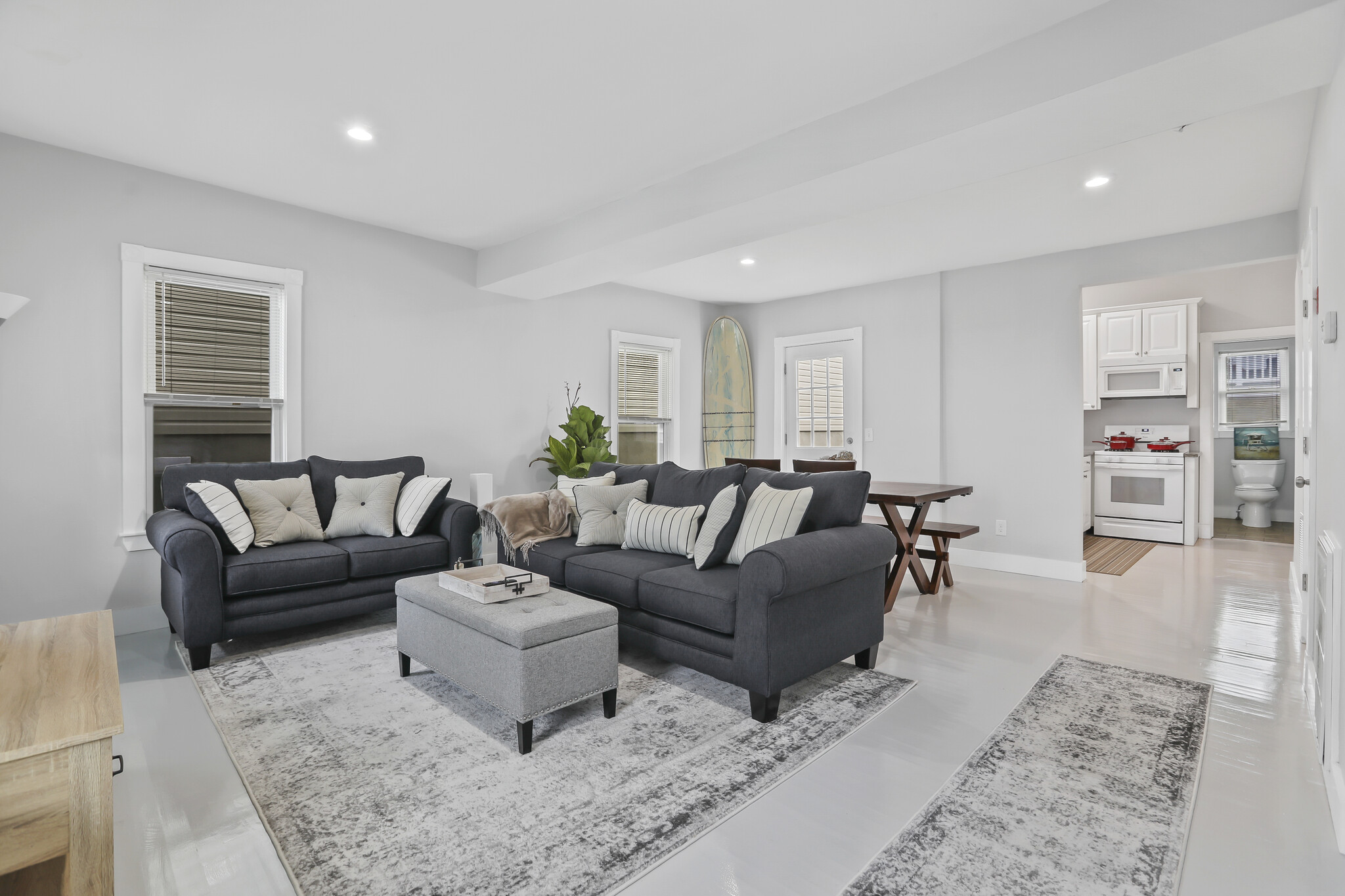 Living - 14 Center St