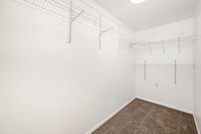 Building Photo - Super Cute North End Place with Garage and Backyard!