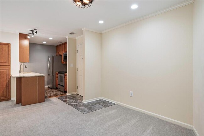Building Photo - 25309 Plantation Dr NE