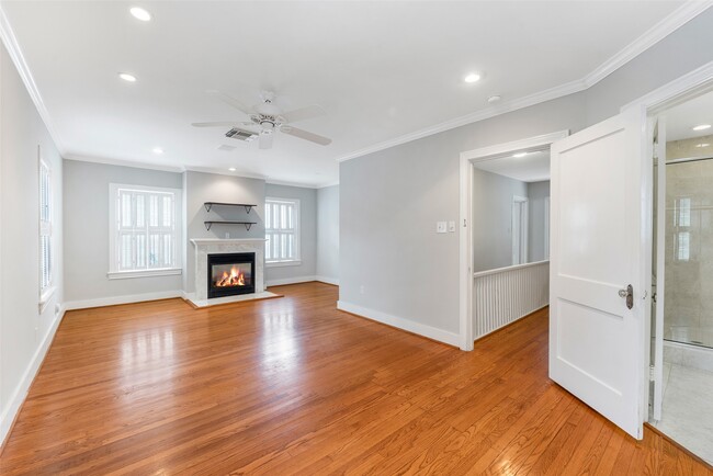 Building Photo - 1609 Driscoll St