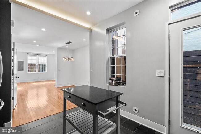 Building Photo - 1222 Wylie St NE