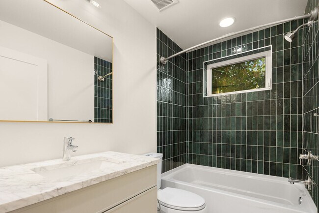 Building Photo - Gorgeous Urban Madrona 3-bedroom home