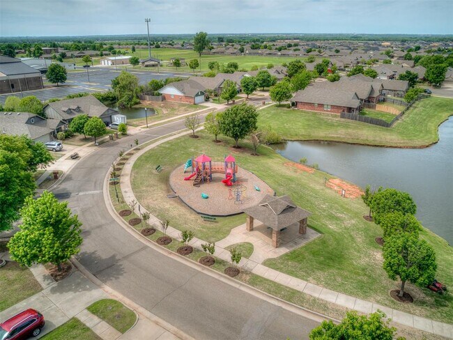 Building Photo - 15120 Nightshade Dr