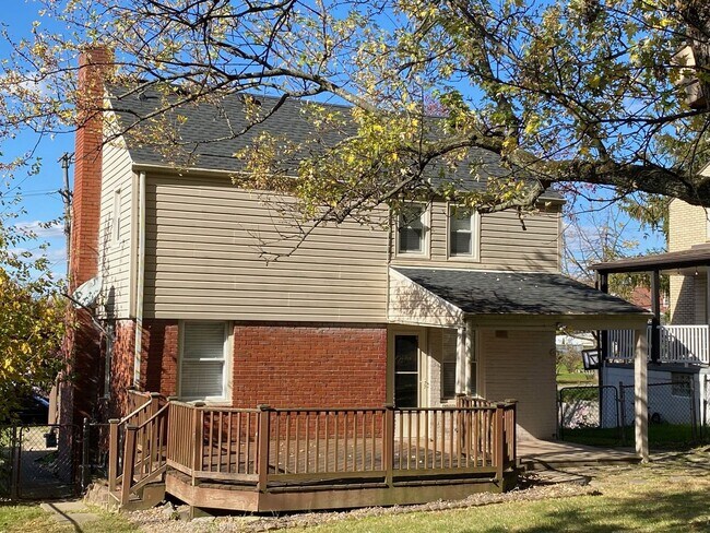 Building Photo - *Beautifully Updated & Charming 3BD/1BA Single-Family Home Available in West Mifflin*