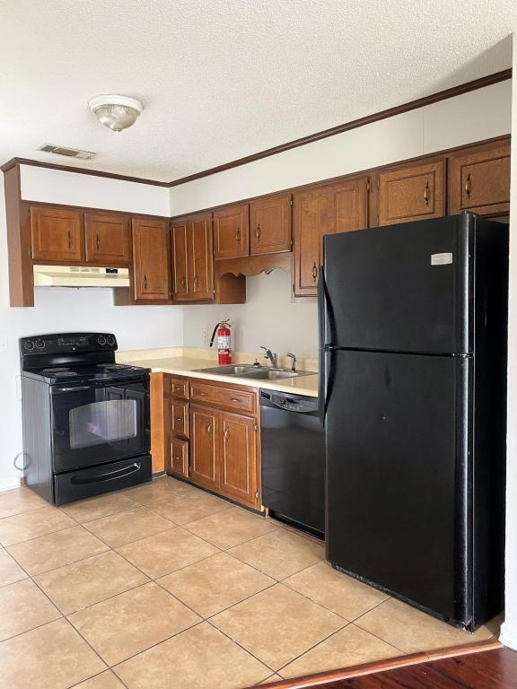 Building Photo - 140 Lanier Dr