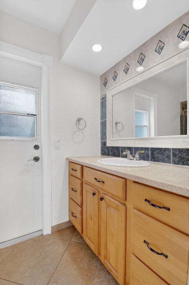 Building Photo - 1012 W Camino Real