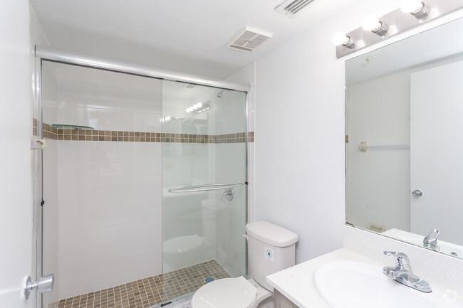 Interior Photo - International Club Apartments