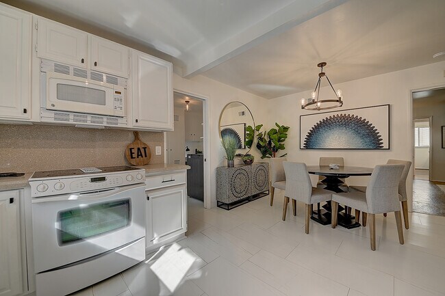 Building Photo - 444 N Shattuck Pl