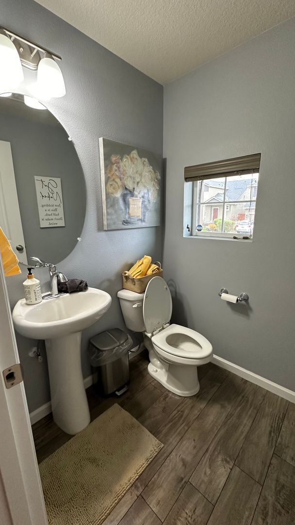 Building Photo - Gorgeous Corner lot 4 bed home! Happy Vall...