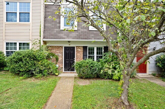 Primary Photo - 17 Heather Ln