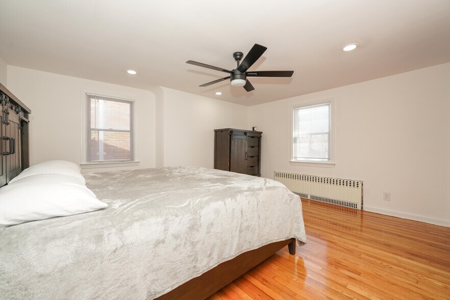 bedroom. 1 - 332 MacArthur Ave