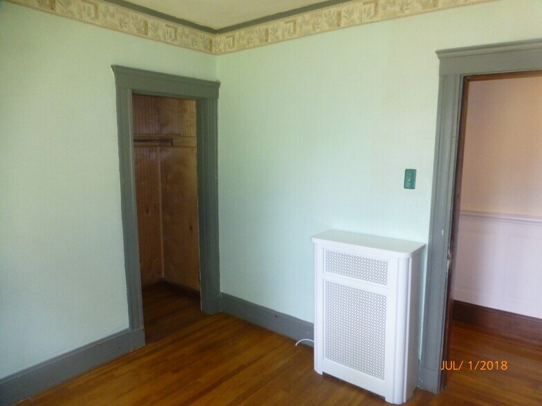 2nd bedroom - WALLS & TRIM HAVE BEEN REPAINTED - 43 Goethe St