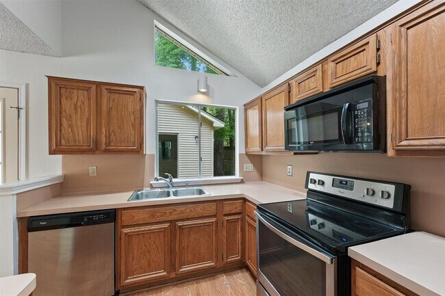 Building Photo - 32 N Pathfinders Cir