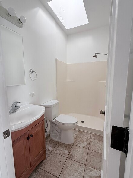Building Photo - 202 Bicknell Ave