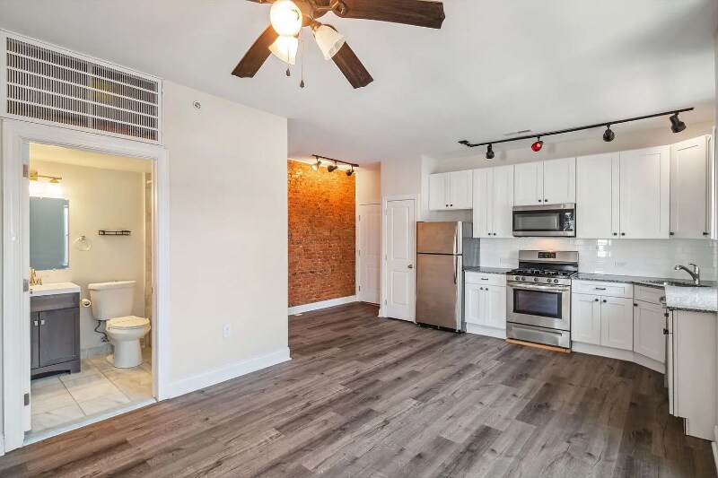 Building Photo - 635 W Girard Ave