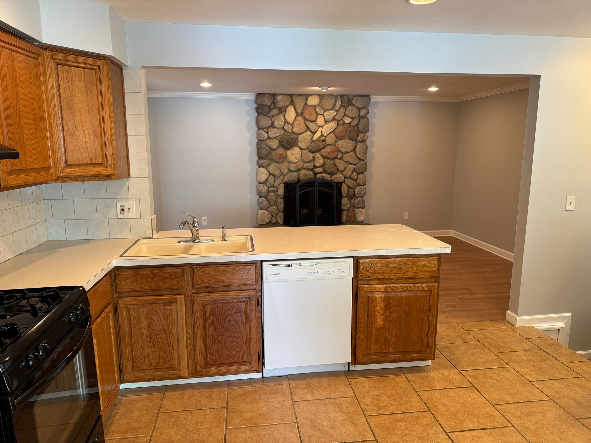 Building Photo - 27764 Townley St