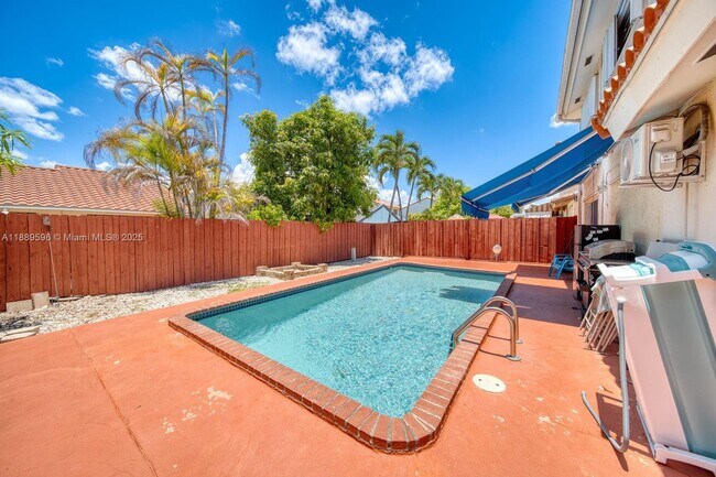 Building Photo - 10000 SW 147th Ct