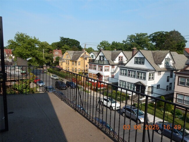 Building Photo - 11 Beekman Ave