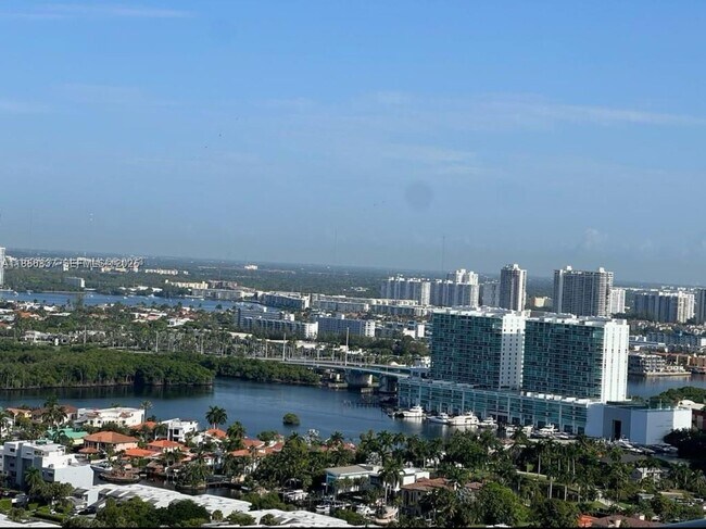 Building Photo - 15811 Collins Ave