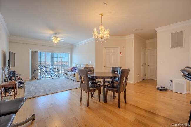 Building Photo - 2216 Bennington Dr