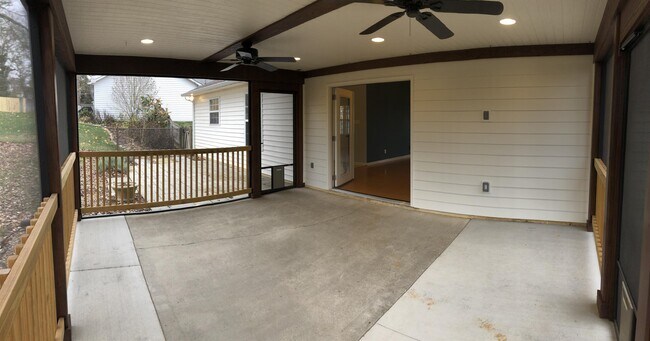 Building Photo - 5616 Jamaica Ln
