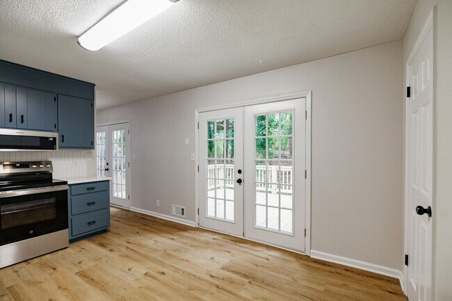 Building Photo - Updated Home in Ansley Park!