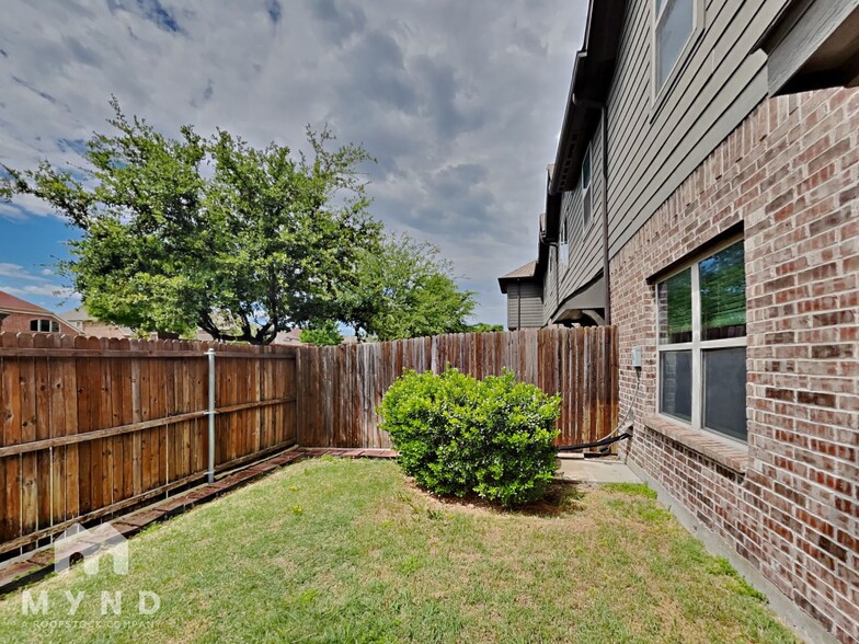 Building Photo - 4784 Bridgewater St