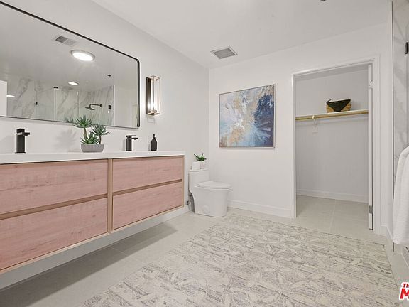 Building Photo - 1130 Flower St