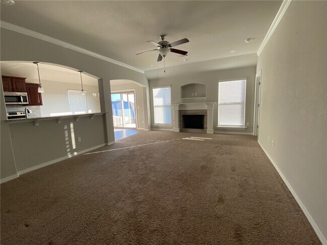 Building Photo - 740 Fontana St