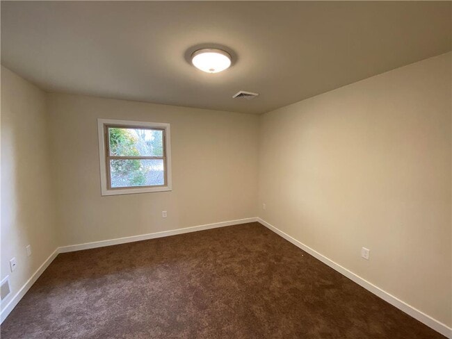 Building Photo - 124 Robert Dr