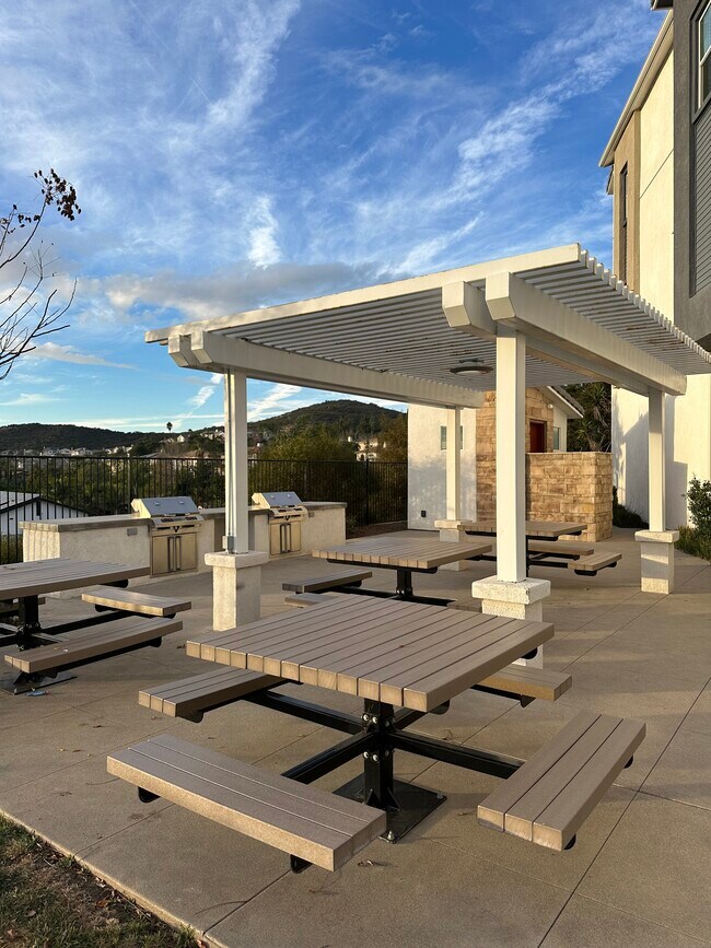 Building Photo - 365 Fitzpatrick Rd