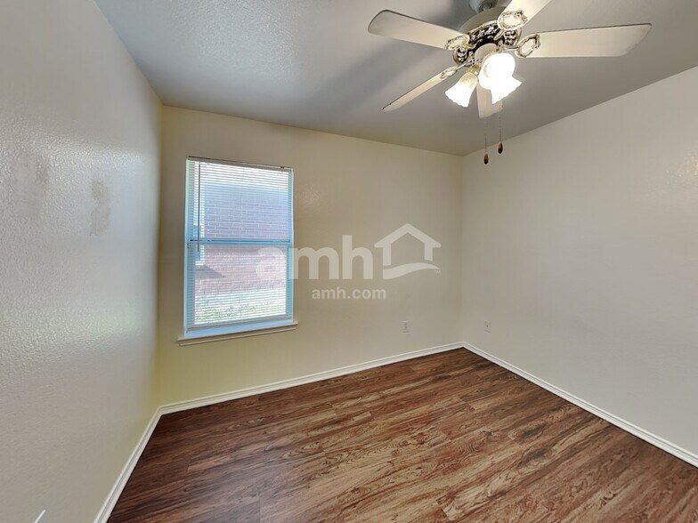 Building Photo - 432 Round Rock Rd